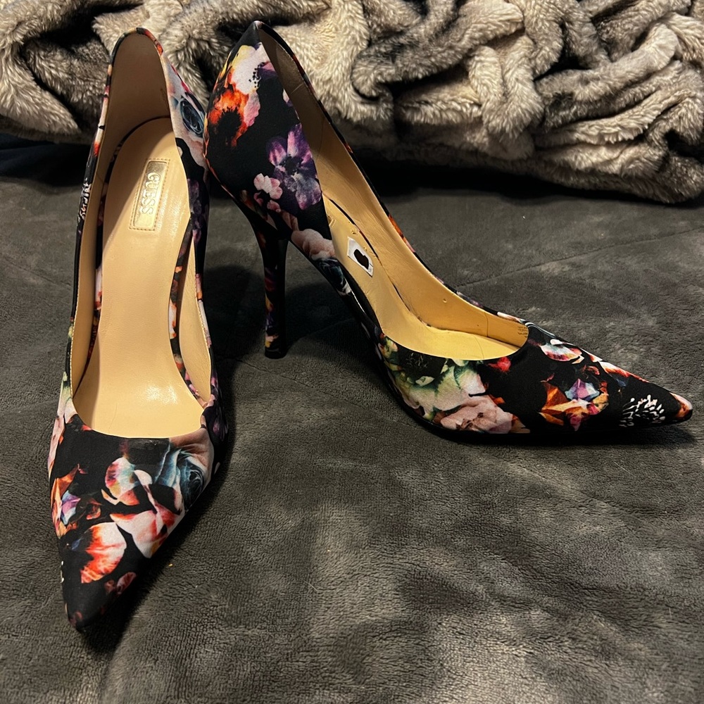 Guess Floral Print Satin Heels (Size 10)